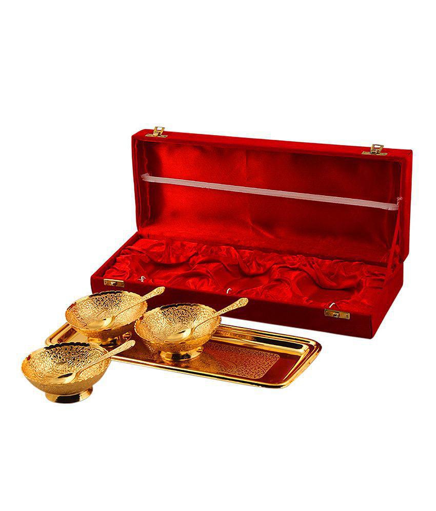 Rangsthali Alluring Gold Plated Brass Tray And Bowl Set (7 Pcs)