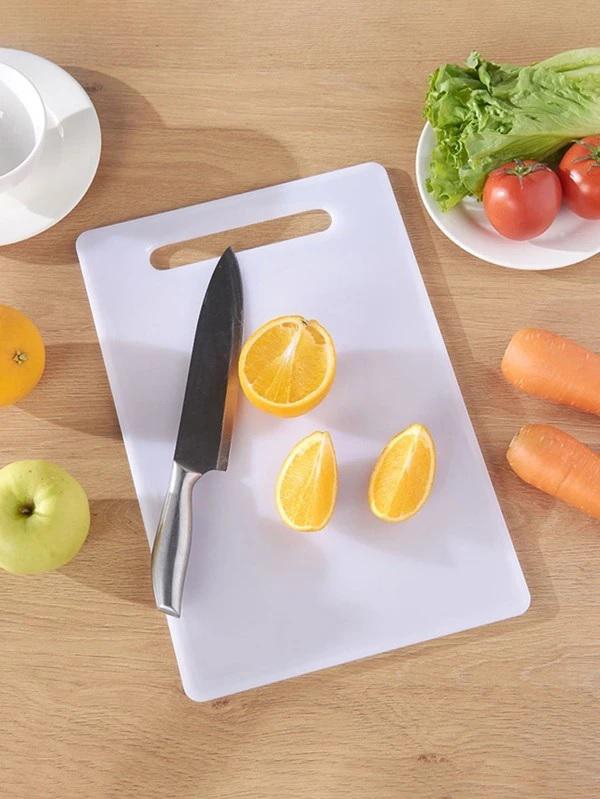 Multi-Functional Plastic Kitchen Cutting Board (25X16X0.6 Cm)