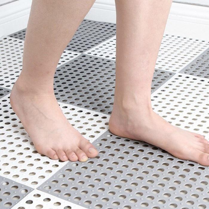 Anti Slip Bathroom Floor Mat - 1 Pcs(Random Colors)