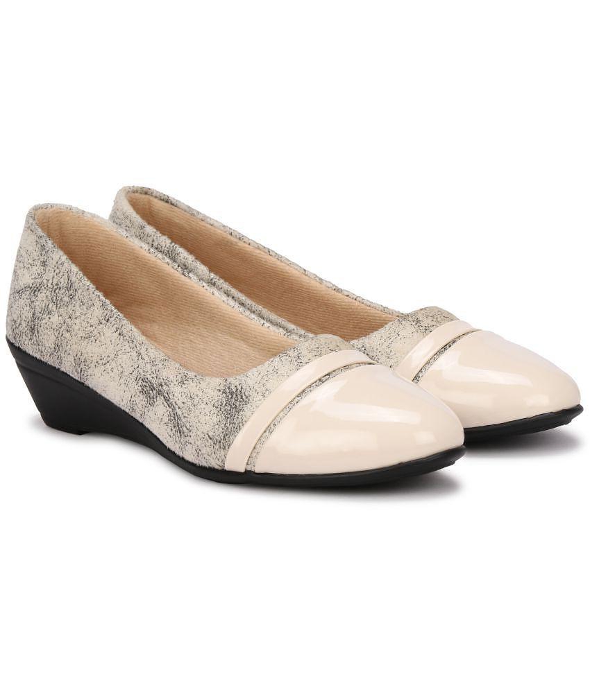 Ishransh - Beige Women''s Casual Ballerinas - None