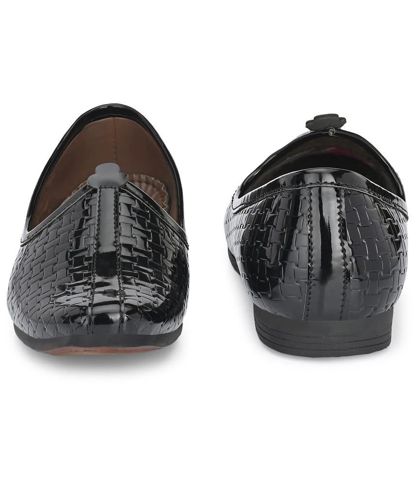 Luxurious Women Fashion Victim Black Mojari - None 2025 at ShopCircuit | ONDC