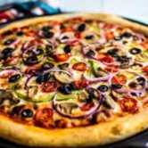 Deluxe Spicy Veggie Pizza