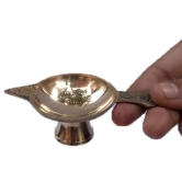 Mii Art Brass Single Traditonal Arti Diya Oil Lamp Pooja Deepak with Handle for Pooja Pital Ka Diya(Size-9cm)pack of 1 pcs