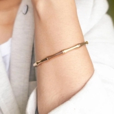 Timeless Beauty: Effortless Bracelet - Vintage Charm