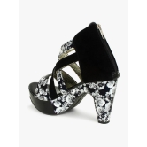 FLORAL COLLECTION IN BLACK PUMPS