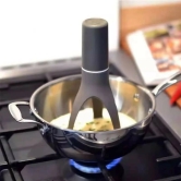 AUTOMATIC EGG STIRRER