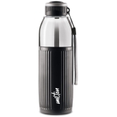 Milton Kool Glossy 600 Insulated Inner Pet Water Bottle, 1 Piece, 570 ml, Black | Easy To Carry | Leak Proof | School | Office | Gym | Hiking | Treking | Travel Bottle - Black