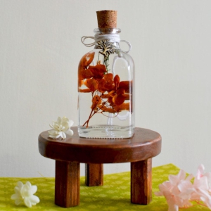 tangerine-beaut-preserved-flower-tabletop-with-circular-stand