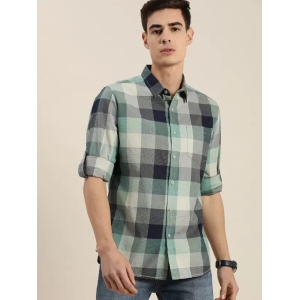 men-regular-fit-checkered-spread-collar-casual-shirt