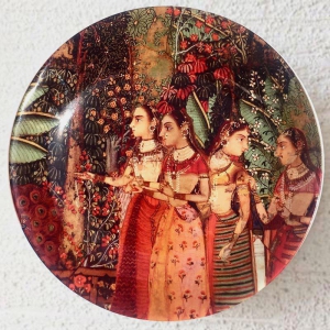 Women in Garden Wall Plate-Large: 26 Cm