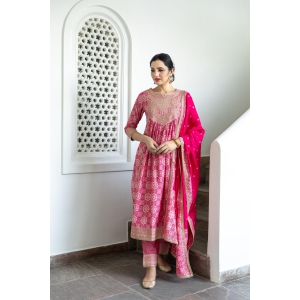 Women Pink Muslin Nyara Cut A-Line Kurta Trouser Dupatta & Fancy Potli Set-M / Pink