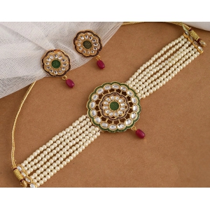 Gold Plated Pearl Kundan Brooch Choker Jewellery Set.