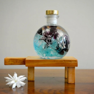 oceans-trove-preserved-flower-tabletop-with-rectangular-stand