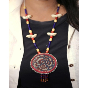 Rosette pendal neck piece