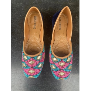 GOCHIKKO Blue Embellished Juttis(Fish)-39