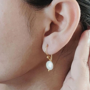 13-coin-baroque-pearl-earrings-gold-hook