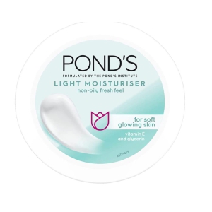 Pond’s Light Moisturizer, 100ml, for Soft, Glowing Skin, with Vitamin C, E, non-oily fresh feel