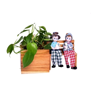 the-wooden-bench-with-couple-figurine-planter