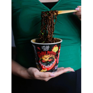 DAEBAK GHOST PEPPER SPICY CHICKEN FLAVOUR DRY BLACK INSTANT NOODLES CUP-PLASTIC / BLACK / CUP