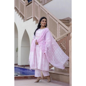 Women Embroidery Kurta and Pant Set with Dupatta in Pink-S