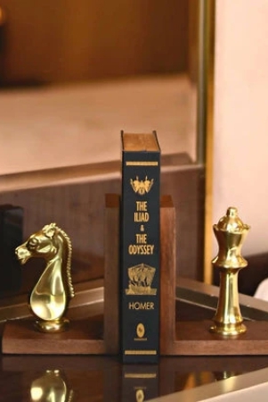 amore-chess-book-ends