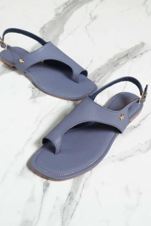 comfort-flat-sandal-with-buckle-strap