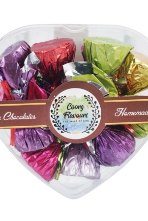 homemade-coorg-chocolates-heart-shaped-transparent-box