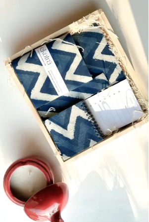 ekatra-loaded-hamper-indigo-chevron