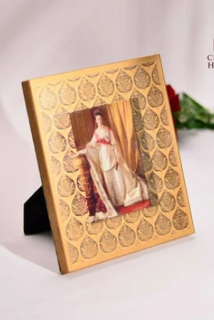 royal-photo-frame-gold