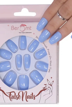 short-glossy-nails-nail-kit-included-pastel-blue