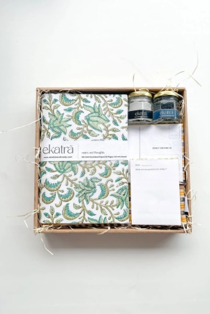 sustainable-gratitude-hamper-by-ekatra-green-leaf-floral