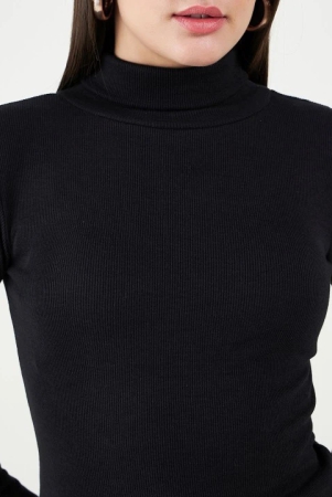 long-sleeves-turtle-neck-cotton-fitted-top