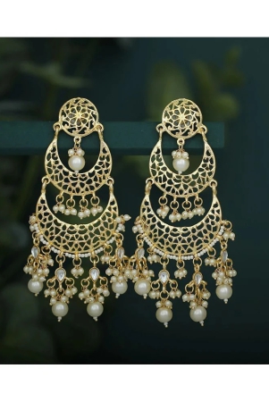 sukkhi-astonish-gold-plated-pearl-chandelier-earring-for-women-golden