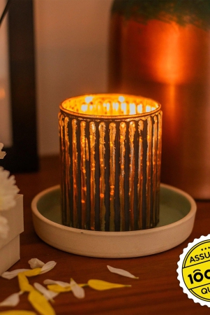 fluted-glass-candle-black-fragrance-teakwood