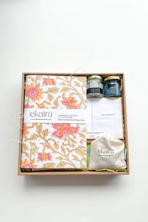 sustainable-thoughtful-hamper-by-ekatra-pink-floral