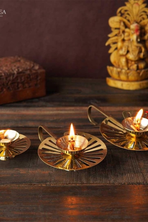 fan-shadow-brass-diya