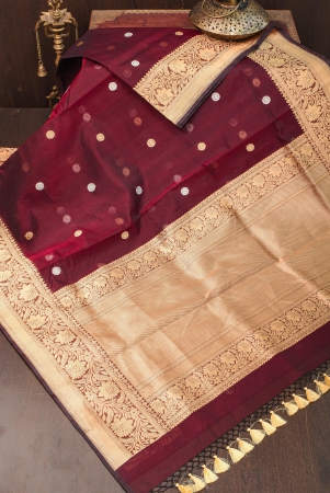 exquisite-pure-banarasi-organza-silk-saree-in-garnet-with-kadhuwa-borders-and-butis-silk-mark-certified