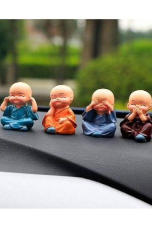 fsn-figurines-in-car-decor