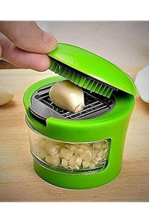 om-garlic-cutter-with-stainless-steel-blades-plastic-manual-chopper-multicolor