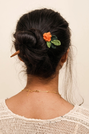 set-of-tangerine-and-ecru-marigolds-hair-stick