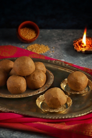 pesara-laddu-moong-dal-laddu-400-gm