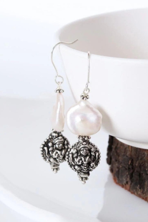 carved-silver-pearl-hooks