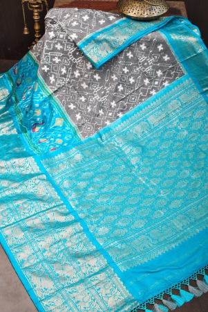 gray-ikkat-patola-kanjivaram-fusion-silk-saree-with-wide-zari-border-silk-mark-certified