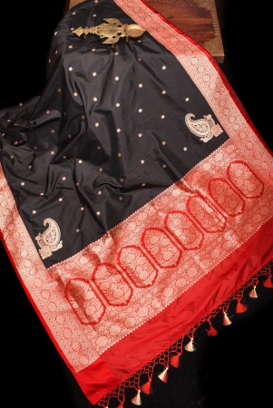 black-and-red-authentic-katan-silk-banarasi-saree-with-chunri-buttis-and-koniya-motifs-silk-mark-certified