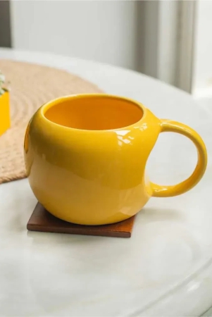 curved-ceramic-mug-sunny-yellow