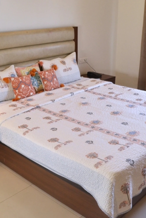 lotus-quilted-block-printed-bedcover-peach