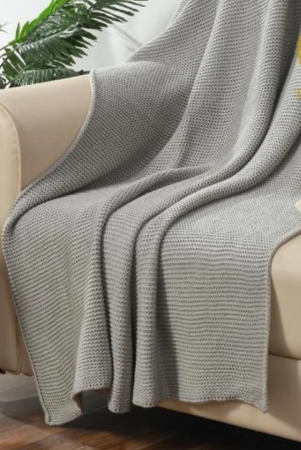 premium-and-soft-knitted-throws-grey