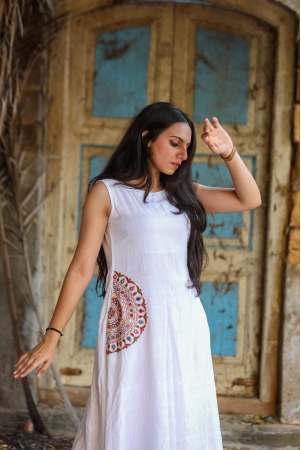 tara-white-khadi-kurti-m