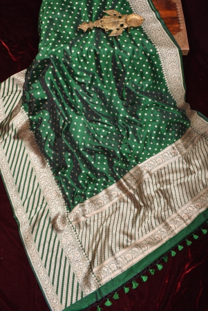 bottle-green-banarasi-katan-silk-saree-with-chunri-butis-and-skirt-border-silk-mark-certified