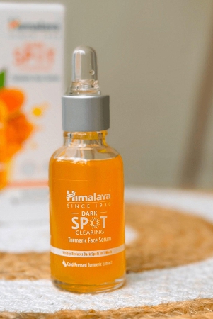 Himalaya Dark Spot Clearing Turmeric Face Serum